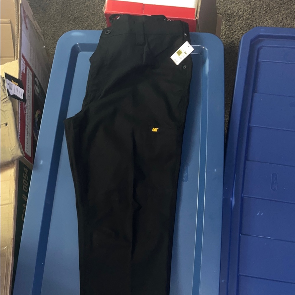 Caterpillar Men's Cargo Pants in Black - Picture 3 of 3